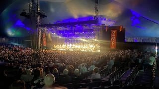 Jacques Brel Nacht und das philharmonische Orchester Freiburg beim ZMF.