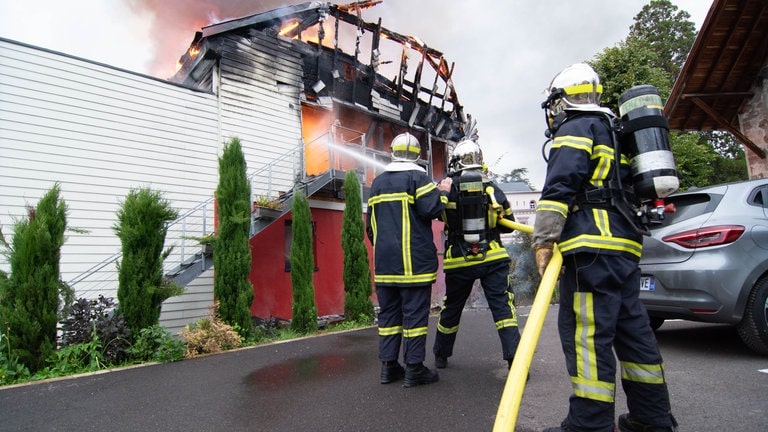 In einer Ferienunterkunft bei Colmar im Elsass ist am Mittwochmorgen ein Feuer ausgebrochen.