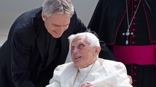 Georg Gänswein und der emeritierte Papst Benedikt XVI.