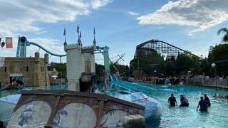 Die Wasserachterbahn "Atlantica SuperSplash" im Europa Park in Rust nach einem Unfall