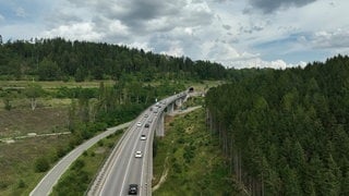 Eigentlich sollte hier schon seit Jahren eine zweite Brücke über das Gauchachtal gebaut werden. 