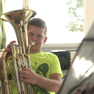 Schüler am Euphonium