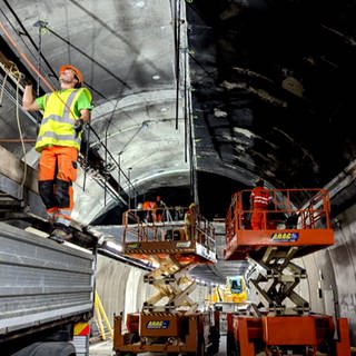 Der Gotthard-Straßentunnel war fünf Tage lang gesperrt. Grund war ein Riss in der Tunneldecke.