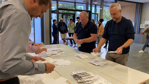 Die rund 950 Stimmenzettel waren beim Schönauer Bürgerentscheid rasch ausgezählt