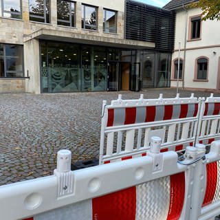 Nach dem Bürgerentscheid wird es nun bald keinen Bauzaun vor dem Schönauer Gymnasium geben.