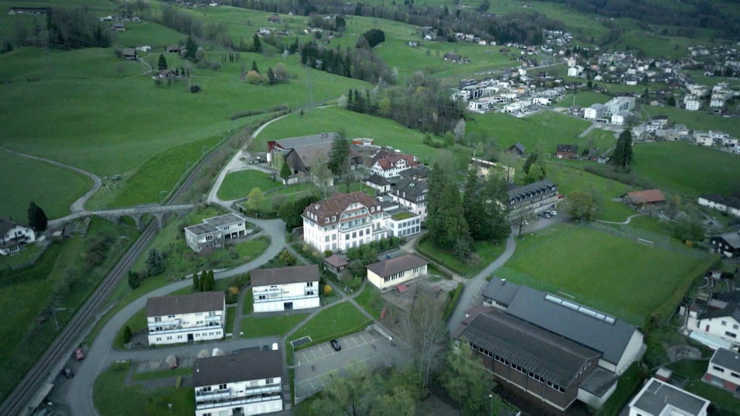 Die evangelikale Privatschule im schweizerischen Kaltbrunn ist zu sehen. Sie wurde von Ex-Läderach-Chef Jürg Läderach mitgegründet.
