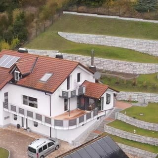 Ein Ehepaar aus Lenzkirch im Hochschwarzwald will in seinem Garten eine große Photovoltaikanlage bauen. Das Landratsamt hat zugestimmt. Aber in der Gemeinde regt sich Widerstand.
