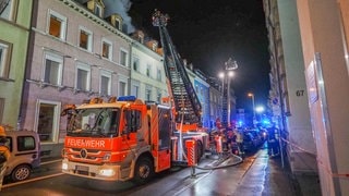 Feuerwehr bei Löscharbeiten in Freiburg