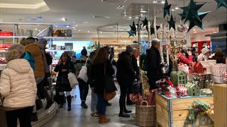 Shoppen in Freiburg: Händler hoffen auf ein gutes Weihnachtsgeschäft.