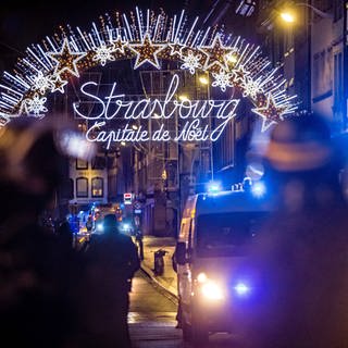 Einsatzkräfte der Polizei in Straßburg nach Attentat 2018 auf Weihnachtsmarkt