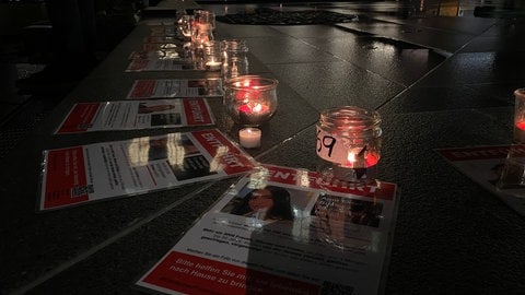 Am Donnerstagabend wurde die letzte der Kerze des Chanukka-Festes angezündet - öffentlich auf dem Platz der Alten Synagoge in Freiburg.