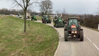 Landwirte und Landwirtinnen aus dem Elsass fahren über die Grenze, um sich solidarisch mit dem Protest der Bauern in Deutschland zu zeigen.