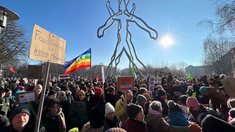 Die Demonstration in Offenburg beim Start am "Platz der Verfassungsfreunde".