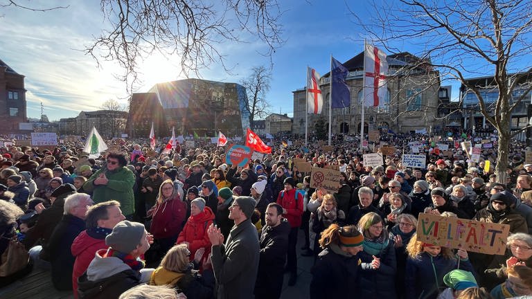 25.000 Menschen demonstrieren in Freiburg gegen Rechts