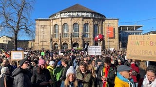 Tausende demonstrieren in Freiburg gegen Rechts
