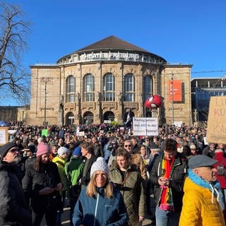 Tausende demonstrieren in Freiburg gegen Rechts