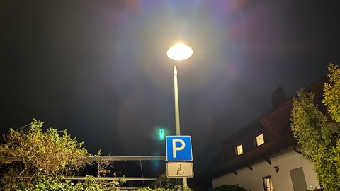 Künstliches Licht in der Nacht, sogenannte Lichtverschmutzung, schadet Mensch, Tier und Pflanze.