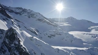 Die Alpeninitative macht sich zum Ziel die Berge vor zu viel LKW-Verkehr zu schützen