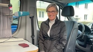Landrätin Dorothea Störr-Ritter sitzt beim SWR-Interview