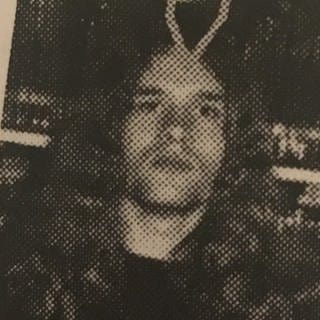 Ein Porträtfoto von Landrat Christian Ante mit langen Haaren.