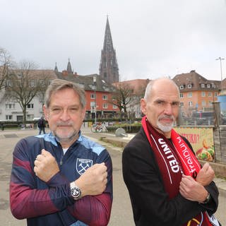 John Ratomski und Martin Godleman aus London sind West Ham United-Fans und waren beim Spiel in Freiburg dabei.