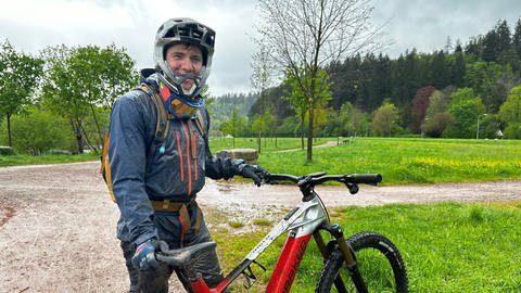 Neben dem Dreisamstadion laden Fahrradhändler und -fans zum gucken, anfassen und selbst testen ein. 