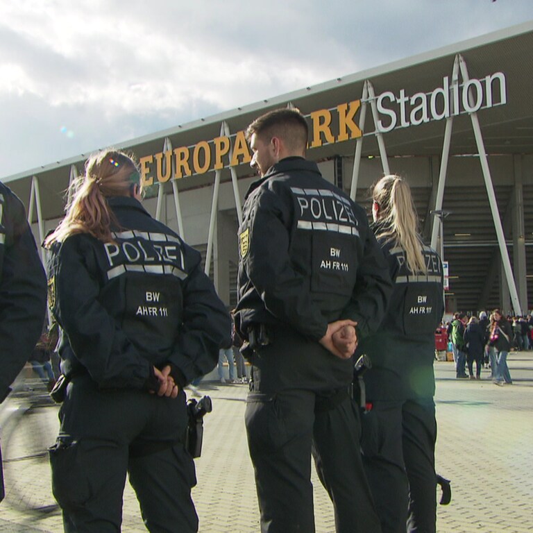 Verfassungsgericht: Wer Bezahlt Polizeieinsätze Bei Hochrisikospielen ...