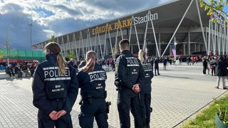 Polizei vor Europapark-Stadion