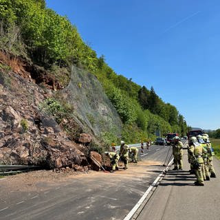 Die Bundestraße 294 zwischen Elzach und Oberwinden ist nach einem Erdrutsch gesperrt.
