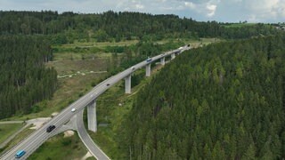 Die zweite Gauchachtalbrücke sollte parallel zur ersten verlaufen, doch der weitere Ausbau wurde nun vorerst gestoppt.