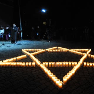 Menschen in Südbaden gedenken der Reichspogromnacht.