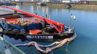 havariertes Frachtschiff im Kehler Rheinhafen wird geborgen