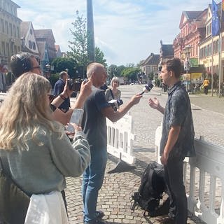 In der Offenburger Innenstadt haben wir Menschen befragt, was sie mit Blick auf die Kommunalwahl beschäftigt. 