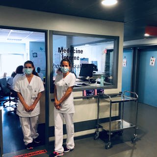 Medizinisches Personal auf einer Station der Straßburger Unikliniken.