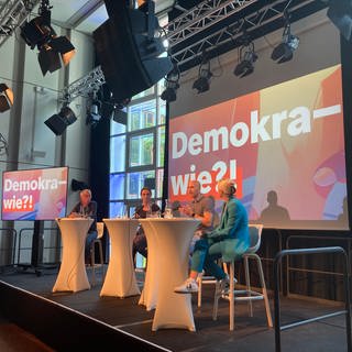 Podiumsdiskussion zur Zukunft der Demokratie im SWR Studio Freiburg