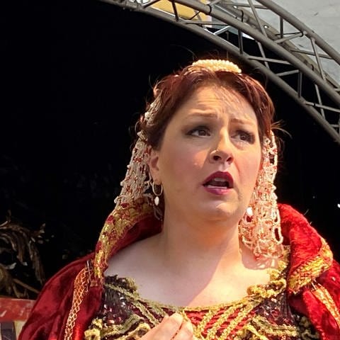 Die "Tosca" eröffnete die Opernreihe der Schlossfestspiele Rheinfelden in Beuggen. 