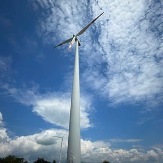 Gibt es ausreichend Wind für den geplanten Windpark Breisgau? Darüber sind sich die Experten nicht einig. In Ehrenkirchen im Kreis Breisgau-Hochschwarzwald fand eine Informationsveranstaltung für die Bürger statt. 