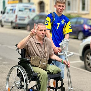 Ukrainische Kriegsveteranen auf dem Weg von Freiburg zum EM-Spiel nach Stuttgart.