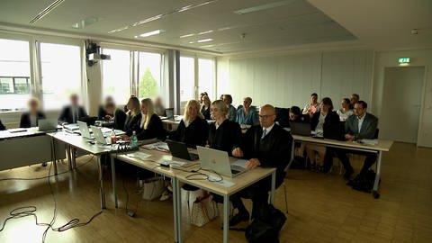 Am Verwaltungsgericht Freiburg hat ein Musterverfahren begonnen. Es geht darum, ob die Rückzahlungsforderungen von Corona-Hilfen rechtens sind.