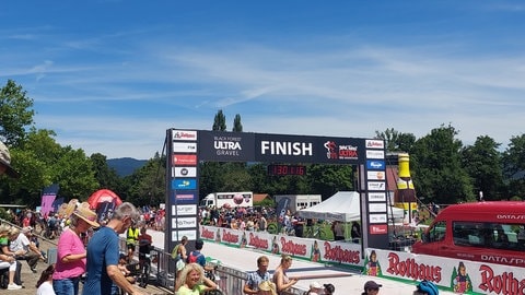 Ziel erreicht: Alle Ultra Bike Strecken enden im Sportstadion in Kirchzarten.