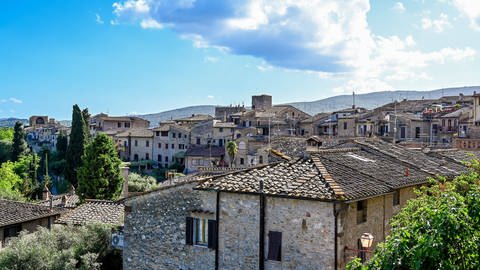 San Gimignano thront auf den Hügeln der Toskana.