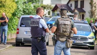 SEK-Einsatz in Zell am Harmersbach im Ortenaukreis. Die Beamten umstellten ein Haus.