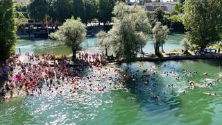 In Rheinfelden (Kreis Lörrach) fand am Sonntag die Aktion Rheinschwimmen statt.