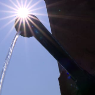 Historische Brunnen in Freiburg liefern Trinkwasser und willkommene Abkühlung bei Hitze