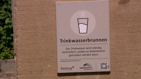 Historische Brunnen in Freiburg liefern Trinkwasser und willkommene Abkühlung bei Hitze