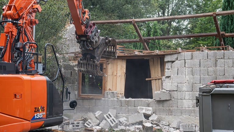 Im Sundheimer Grund haben sich manche Pächterinnen und Pächter auf ihren Parzellen stattliche Wochenendhäuser gebaut.