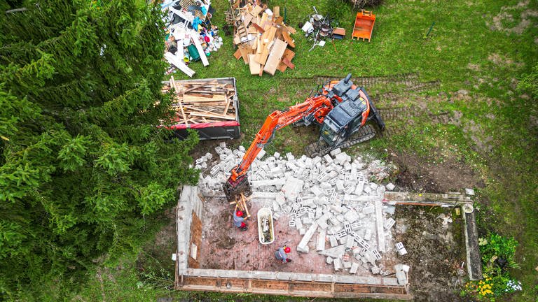 Im Sundheimer Grund haben sich manche Pächterinnen und Pächter auf ihren Parzellen stattliche Wochenendhäuser gebaut.