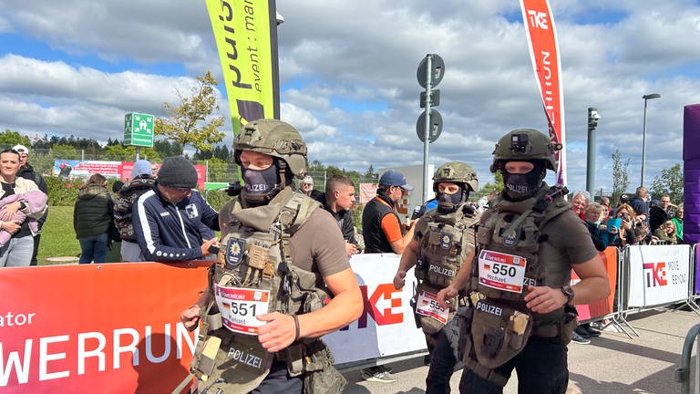 Auch Polizisten und Polizistinnen nehmen am Towerrun Rottweil teil.