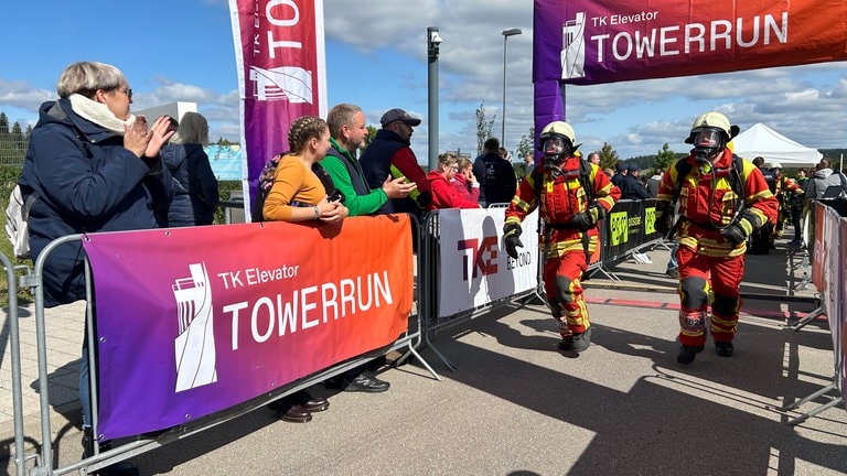 3, 2, 1, Los - Ein Zweier-Team der Feuerwehr Rottweil startet ins Rennen.