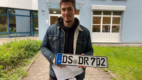 Daniel Roth mit seinem Wunschkennzeichen DS DR 7